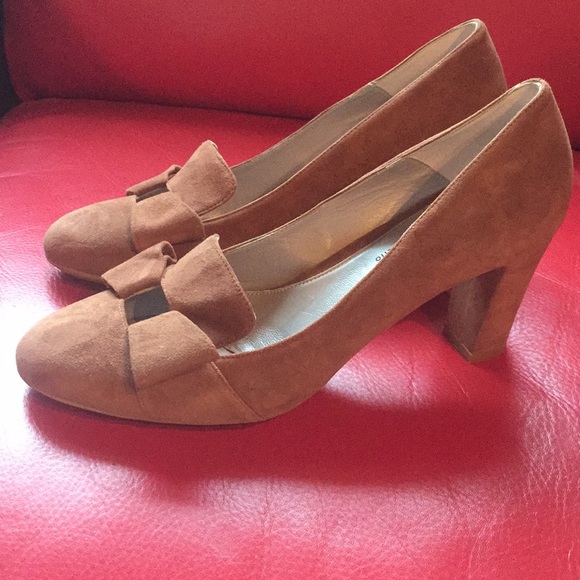 Aquatalia Beautiful Comfortable Suede Shoes